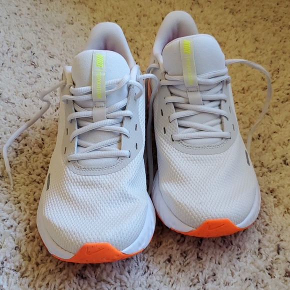 Nike Revolution Running Shoe - Picture 4 of 4